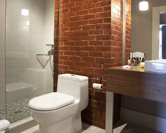 Le Pleasant Hôtel & Café - Sutton - Bathroom