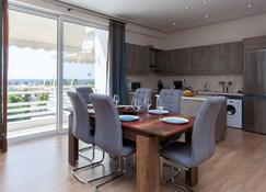 Artistic 3 bedroom apartment with sea view in Glyfada - Glyfada - Dining room