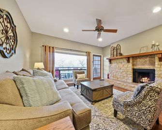 Comal River Getaway at the Froh Haus C206 - New Braunfels - Living room