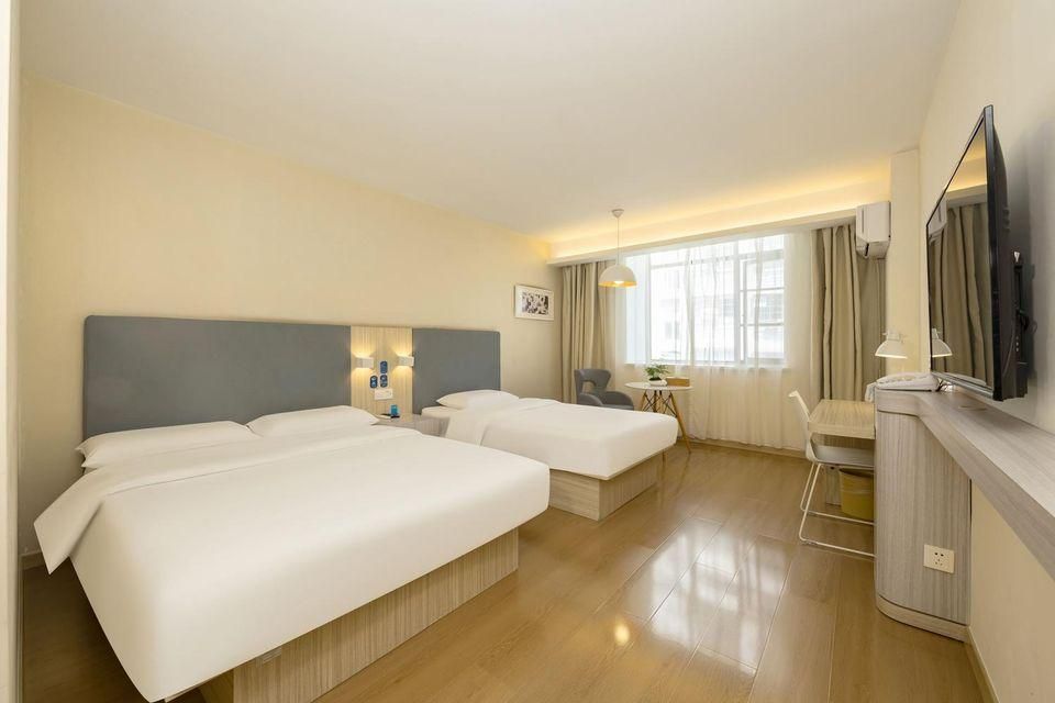 Home Inn Huayi Selected Hotel (Xichang Qionghai 17 Degrees wanda plaza Branch) - Liangshan - Bedroom