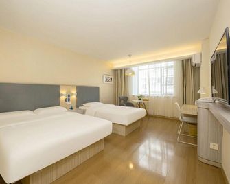 Home Inn Huayi Selected Hotel (Xichang Qionghai 17 Degrees wanda plaza Branch) - Liangshan - Bedroom