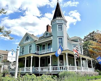 Hummingbird Inn - Easton