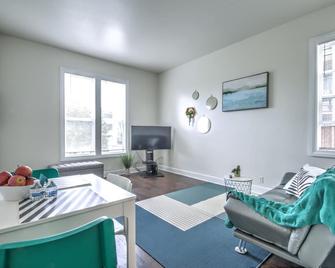 Urban Oasis Near Downtown - Seattle - Vardagsrum