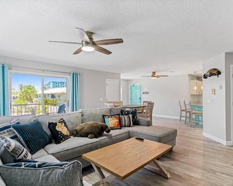 Golf Cart, 2 bed 2 Bath, Heated Pool - Belleair Bluffs - Sala de estar