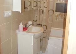 Attic Apartment - 2 Separate Bedrooms - Sibiu - Bathroom