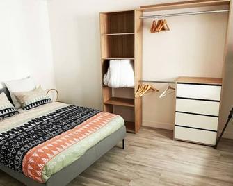 maison deux pièces tout confort - Stains - Chambre