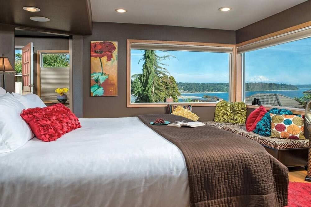 Suite With Puget Sound, Mount Rainier, & Olympic Views - בוריאן - חדר שינה