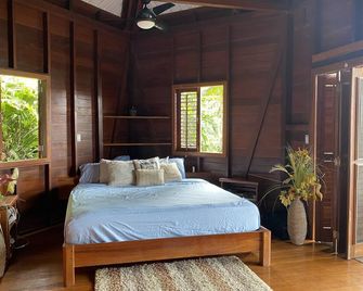 EcoHouse is surrounding nature & facing the breathtaking views of Caribbean Sea. - Isla Bastimentos - Bedroom