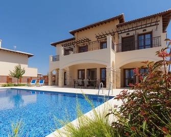 Villa Paphitiko - Five Bedroom Resort, Sleeps 10 - Kouklia - Pool