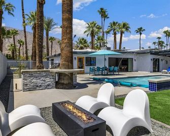 Modern Posh Palm Springs - Palm Springs - Pool