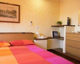 Belon B&b Poli Casilino - Rome - Bedroom