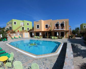 Perla Apartments - Agia Pelagia - Piscine
