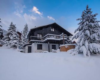 Traditional Alpine Chalet With 3-4 Bedrooms, Well Suited For 3-4 Couples - Montgenèvre - Bâtiment