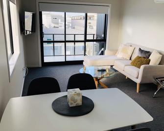 Central Stadium Apartments - Hamilton - Dining room