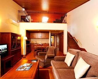 Parador Casa Da Insua - Viseu - Living room