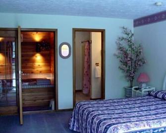 Woodland Motor Lodge - Grayling - Bedroom