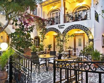 Galatia Villas - פירה - פטיו