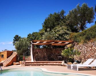 Villa with private pool beside the beaches of Tyrrhenian sea - Lamezia Terme - Zwembad