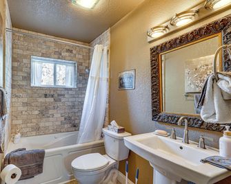 Luxury Lake Home, Amazing Views, Resort Amenities - Osage Beach - Bathroom