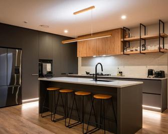 Peaks and Pines Wanaka - Wanaka - Küche