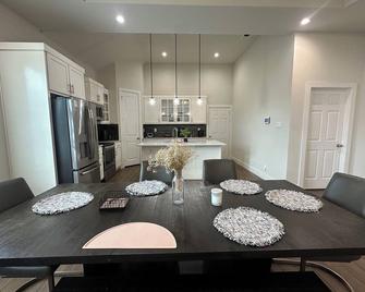 Large Modern House In Dallas. Pet Friendly! - Dallas - Salle à manger
