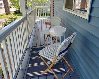 The Summer Home - 2 bedroom home central to downtown and NMU. Bring the dog! - Marquette - Balcony