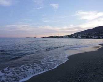 Brazzera Hotel - Foinikas - Playa