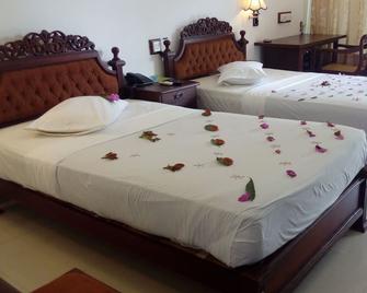 Sarathchandra Tourist Guest House - Embilipitiya - Schlafzimmer