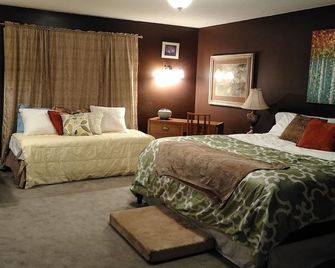 Large and Cozy, Scenic Walks, Private Entry, Jacuzzi Tub - Colchester - Slaapkamer