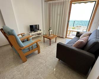 Apto IV 'caballito de Mar' Frente al mar - Colònia de Sant Jordi - Wohnzimmer