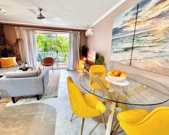 Burleigh Heads Koala Park Pool & Parking - Burleigh Heads