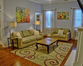 Beautiful 6 Bed, 5 Bath Historic Savannah Home - Savannah - Sala de estar