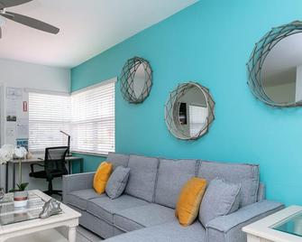 Charming Private 1 bedroom with Full Kitchen – Perfect Location! - Fort Lauderdale - Sala de estar