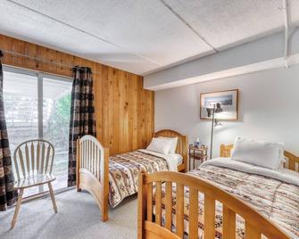 Cozy Mountainside Condo - Waitsfield - Bedroom