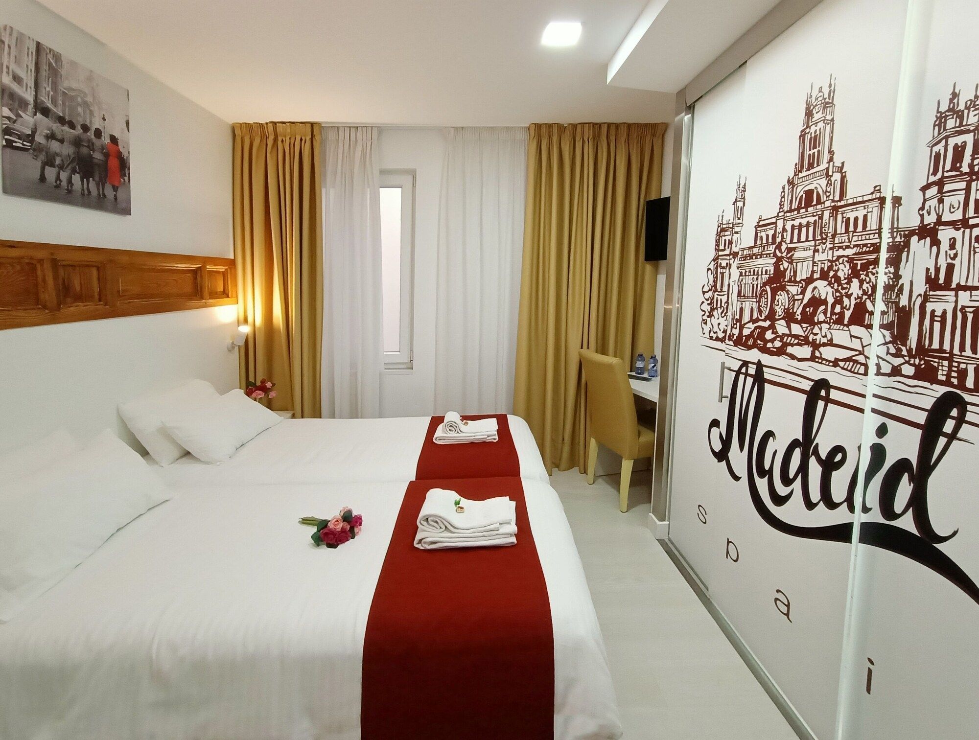 Bedroom view of Hostal Royal Cruz