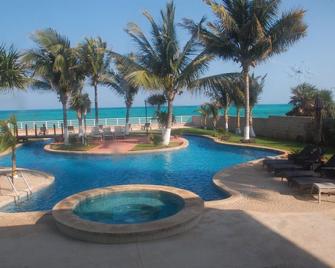 Luxurious Villa Near Cancun - Cancún - Pool
