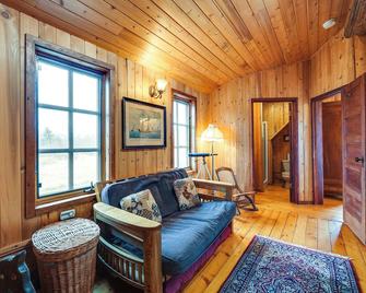 Private Hot Tub Blue Sky Cabin in Sequim - Sequim - Living room