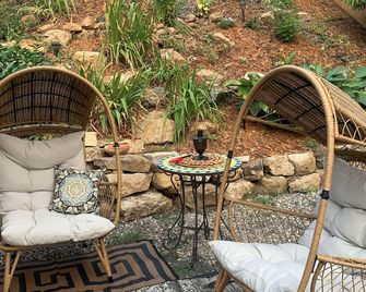 Romantic Copper Room at historic 123 S Washington - Saint Croix Falls - Patio