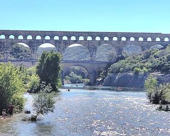 Beautiful T3, 700 m from the Pont du Gard - Remoulins