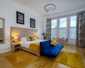 The Clarendon - Dundee - Bedroom