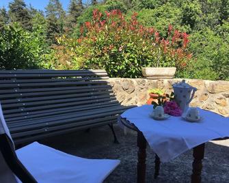 Quiet house in the heart of Ardèche - Lamastre - Патіо