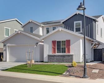 7 Mi to Folsom Lake Sacramento Area Apartment - Folsom - Building