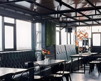 Fresh Hotel - Sukabumi - Restaurante