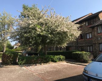 Grundy House - Uxbridge - Buiten zicht