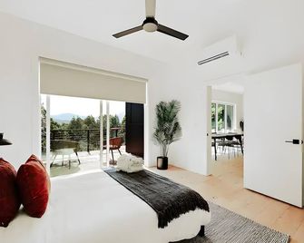 Mountain Mod with Pool & Hot Tub - Young Harris - Bedroom