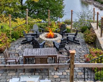 Lakeview Estate - Chef's Kitchen - Nyc Getaway - Danbury - Patio