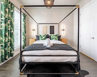 Modern Home, Private Balcony, Near Rainey & Lady Bird Lake | Haus of Z - Austin - Quarto