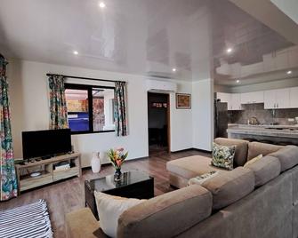 Tahiti - Teakavehere Pool - Pirae - Living room