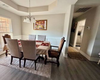 Beautiful home,10 miles from Masters golf course! - Grovetown - Dining room