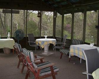 It's a place that attracts happiness. - Lexington - Restaurant